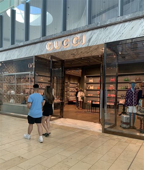 gucci yorkdale phone number.